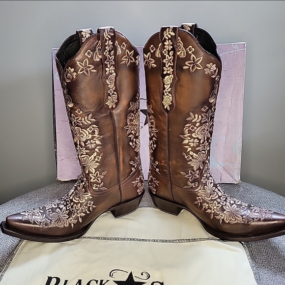 Cream and Brown Heeled Boots with Intricate Embroidery - Picture 2 of 9